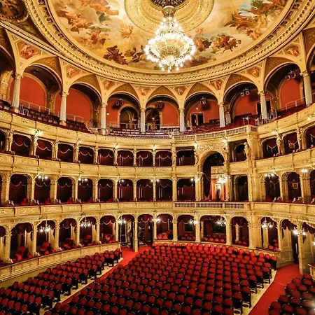 Apartament Walk To Opera House - 3br Live In Designer Budapesta