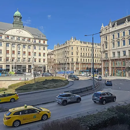 Apartment Deluxe Danube Center Next To The Fashion St' *