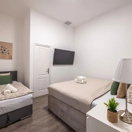 Apartment Deluxe Danube Center Next To The Fashion St' *