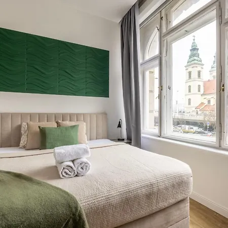 Apartment Deluxe Danube Center Next To The Fashion St'