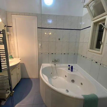 Heart Of The 2 Bedrooms, Living Rooms, Bathrooms, With Ac * Budapest