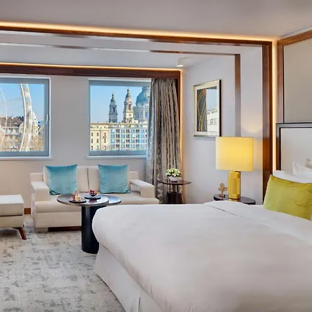 Kempinski Corvinus Hotel