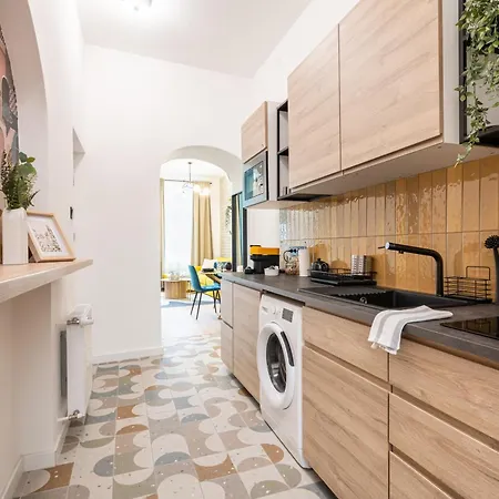 Apartment New Downtown Bliss - A Homelike Haven Budapest