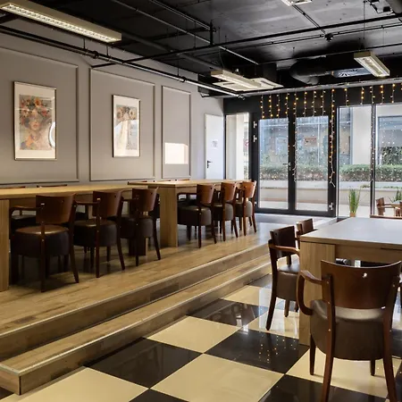 迪威尔第公寓酒店 4* 布达佩斯