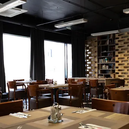 迪威尔第公寓酒店