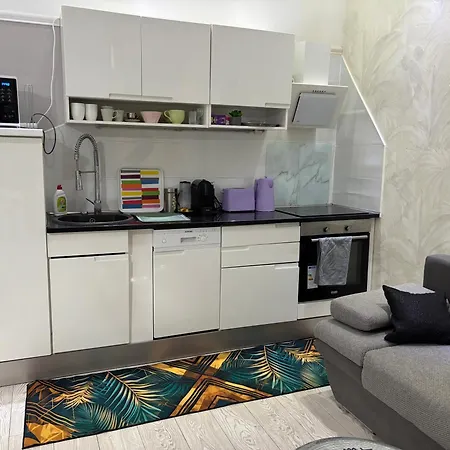 White Luxury Apartment *