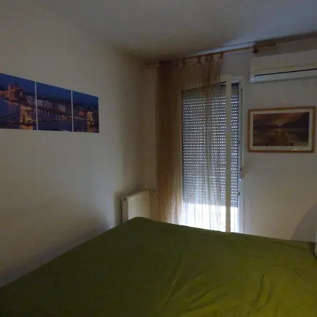 Apartment Bok - Modern 2br W Balcony, Free Indoor Parking! Budapest