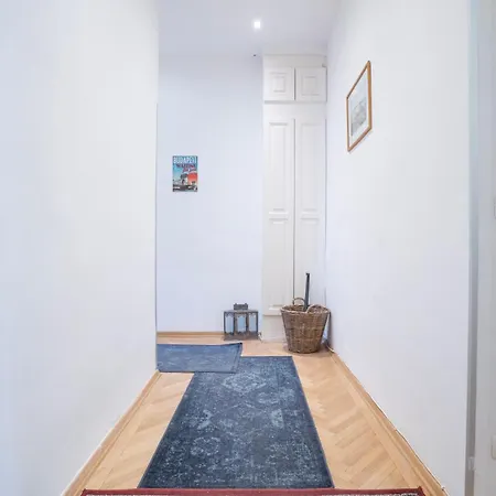 Cedar - Palace District Apartment *