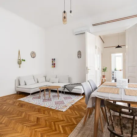 Cedar Apartment