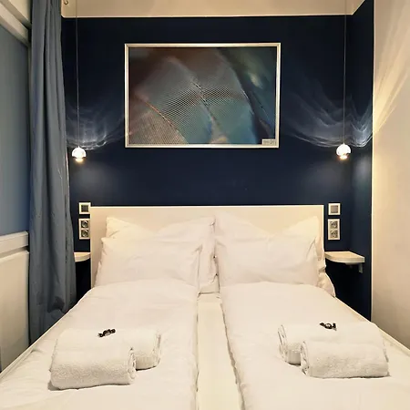 Boutique Downtown Apartment *