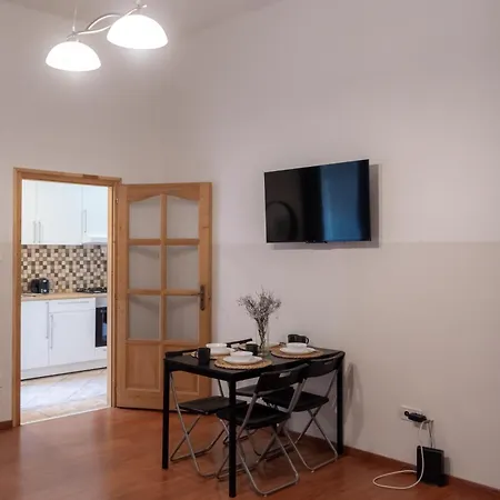 Cozy In Akacfa Street Apartment Budapest