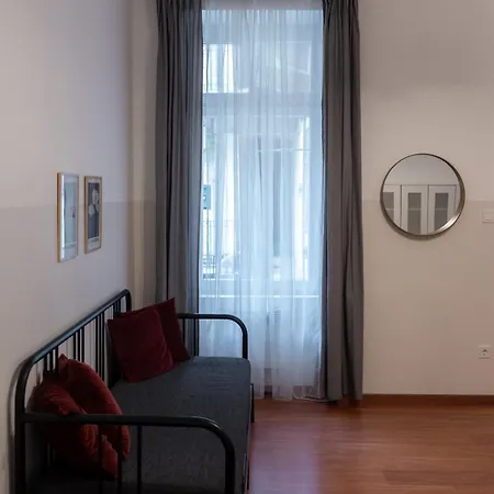 Cozy In Akacfa Street Apartment