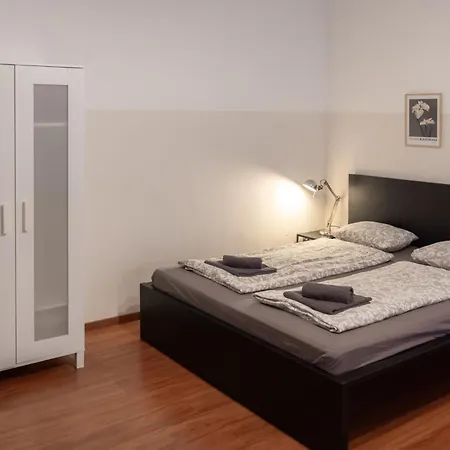 Apartment Cozy In Akacfa Street Budapest