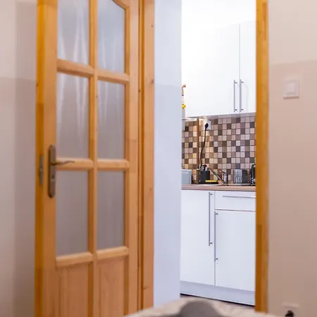 Apartment Cozy In Akacfa Street