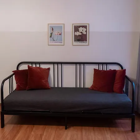 Apartment Cozy In Akacfa Street