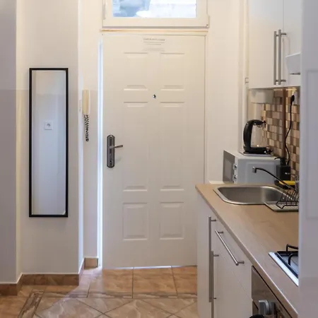 Apartment Cozy In Akacfa Street Budapest