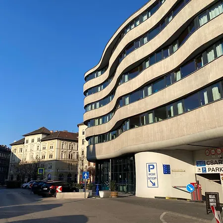 Appartement Urban Haven - 3 Beds, 3 Baths, Free Parking, Near Market *