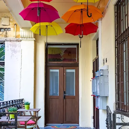 Daire Holidays Courtyard *