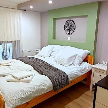 Alexander Guestrooms Apartment *