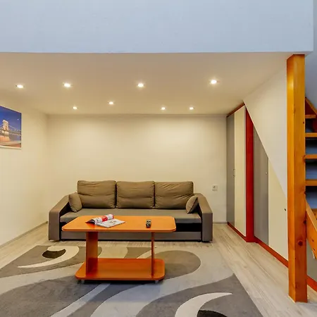 Apartmán With Good Transport Links 3 *