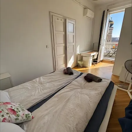 Synagogue View Balcony Apartment *