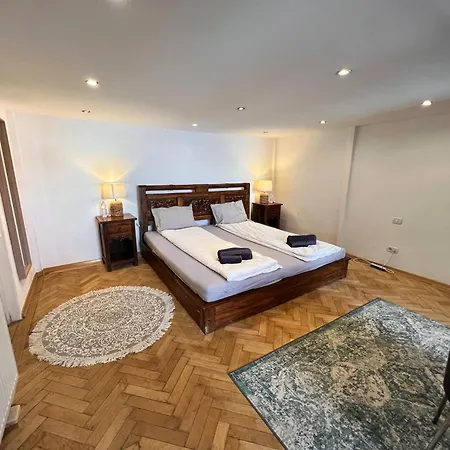 Cedar - Palace District Apartment