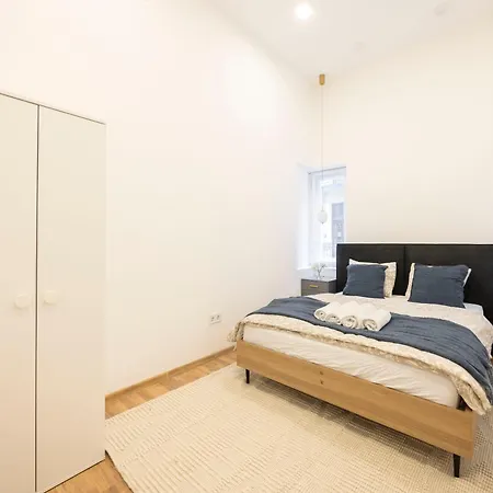 Located Grand With 4 Bedrooms * Βουδαπέστη