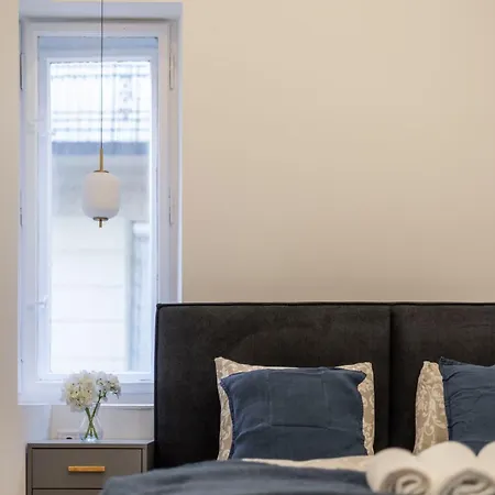 Located Grand With 4 Bedrooms Διαμέρισμα *