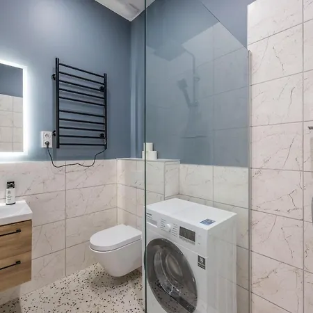 Located Grand With 4 Bedrooms Διαμέρισμα