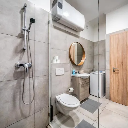 Akacfa-a13 Center 2 Bedroom Apartment *