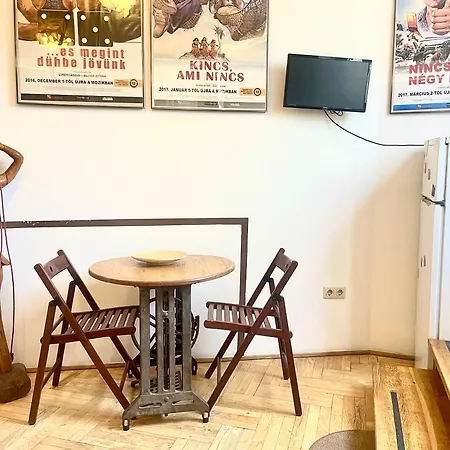 Film Poster Or Coffee Basement With Terrace Apartmán *