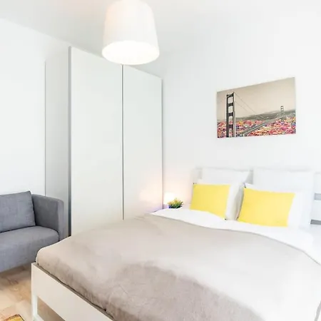 Modern And Sunny With Balcony Budapest