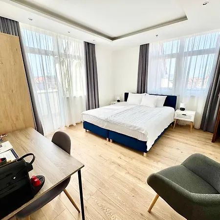 Szálloda Rooftop With Underground Parking 3*
