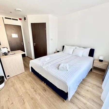 Szálloda Rooftop With Underground Parking 3*