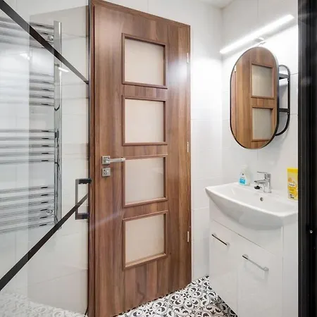 Cozy New With Air-conditioning Apartment *