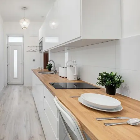 Apartment Cozy New With Air-conditioning *