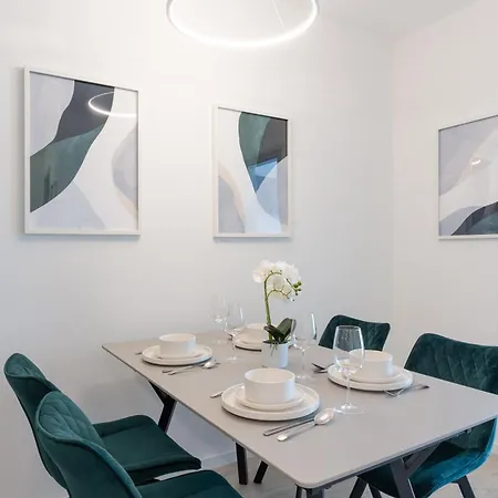 Chloe's Luxury & Ev Charger & Free Private Parking Apartamento Budapest