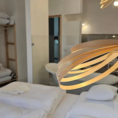 Endor - 4 Bedrooms, 5 Bathrooms, 1 Livingroom With Kitchen 부다페스트