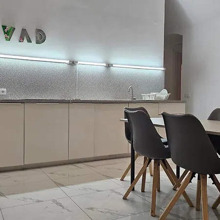 아파트 Endor - 4 Bedrooms, 5 Bathrooms, 1 Livingroom With Kitchen *