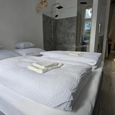 아파트 Endor - 4 Bedrooms, 5 Bathrooms, 1 Livingroom With Kitchen 부다페스트