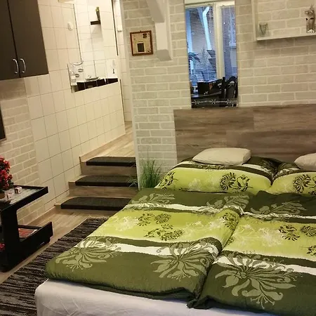 Patricia With Garden Apartment Budapest