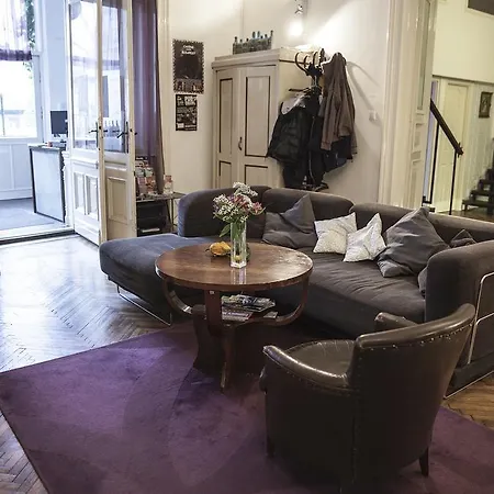 Baroque & Coworking Hostel