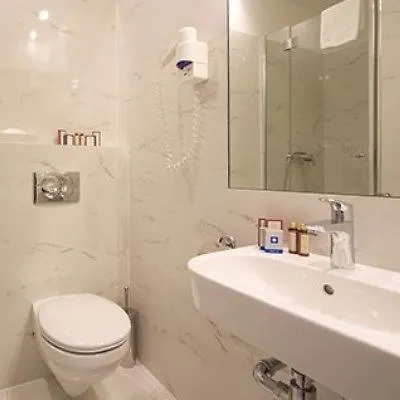 Roombach Center Budapeste