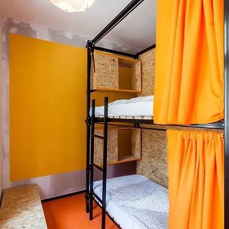 Essential Hostal