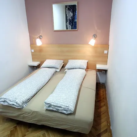 City Rooms Hostel *