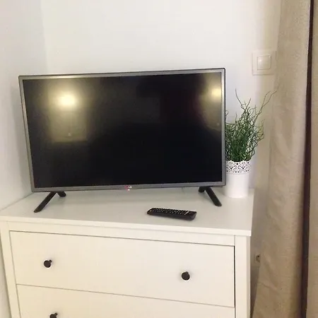 Downtown With Balcony & Optional Garage & Restaurant In The Building Apartmán