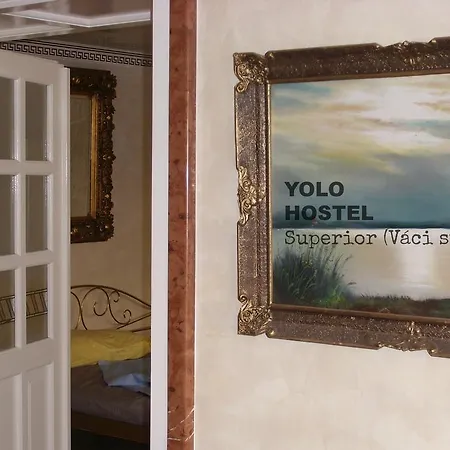 Yolo Ostello *