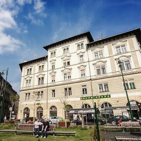 Walking Bed Hostel *
