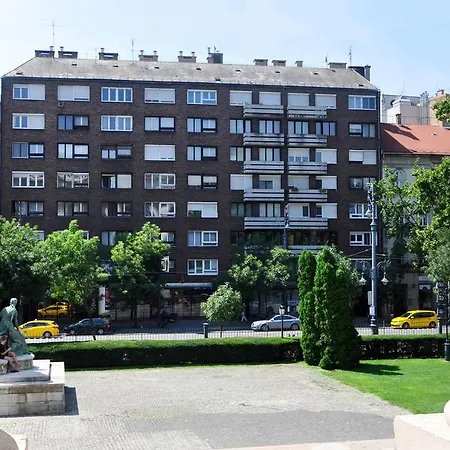 Central - Museum View Budapest