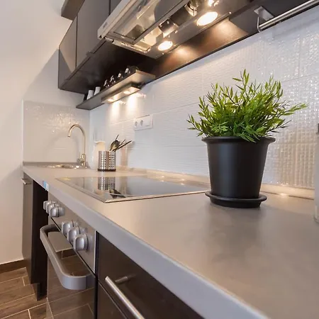 Luxury By Hi5-varoshaz Apartment *